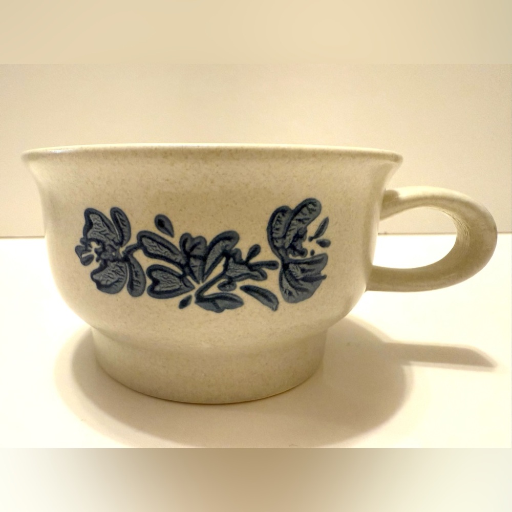 Vintage Pfaltzgraff “Yorktowne” Soup Mug – Made in USA – Blue Floral Stoneware